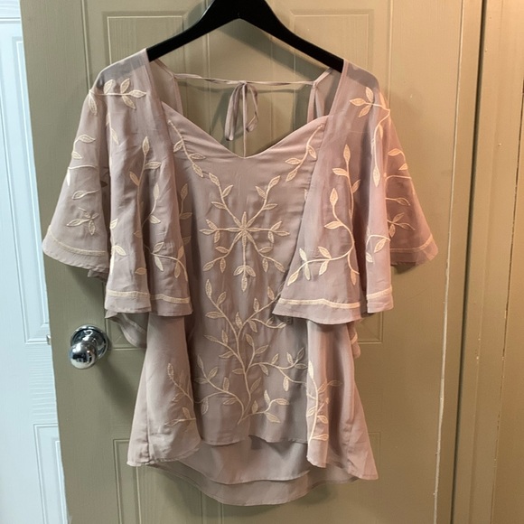 BKE Boutique Ladies light pink top - Picture 1 of 6